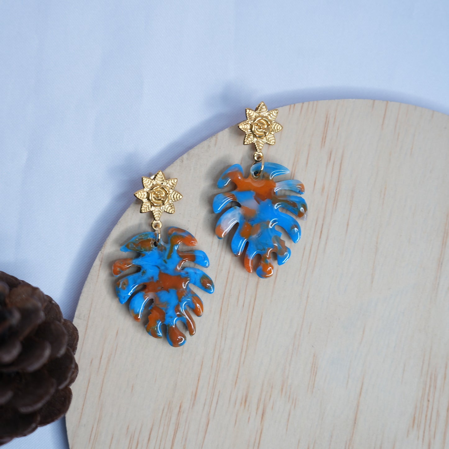 Aretes Hoja Dentada Azul Anaranjado