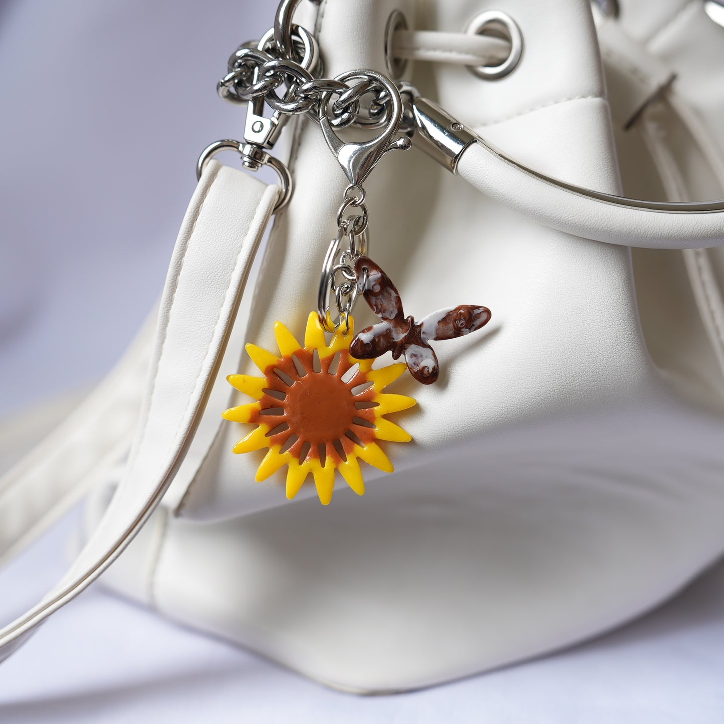 Llavero colgante Mariposa blanca + Girasol