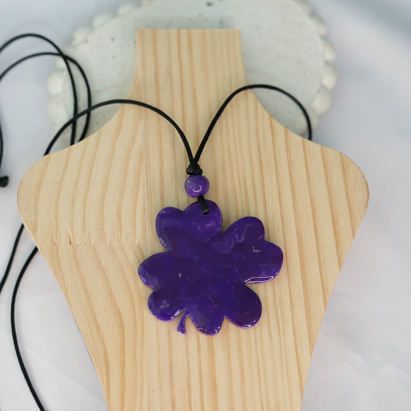 Collar Hilo Multiuso Maxi Hoja Trébol Morado