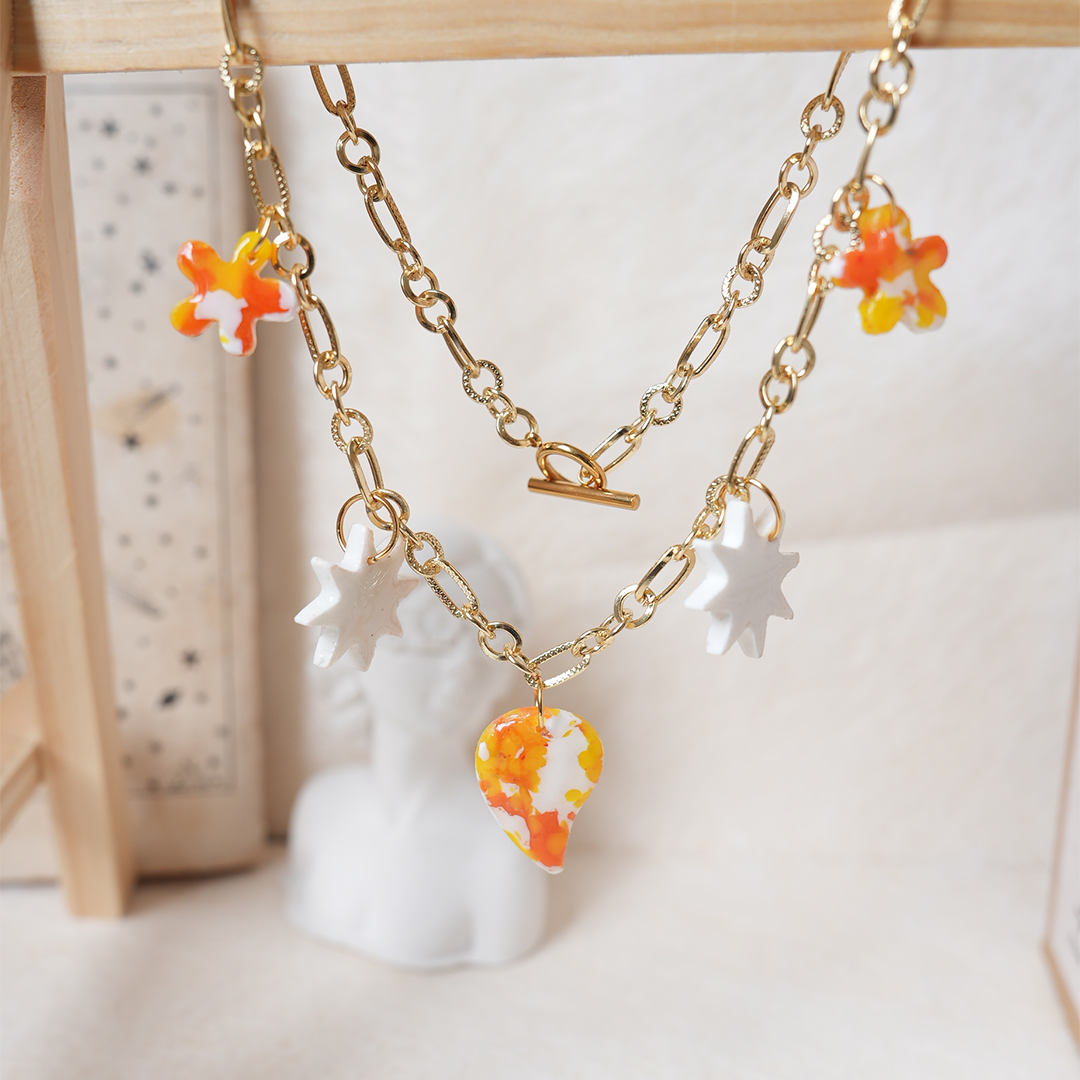 Collar Multicharms Blanco Anaranjado