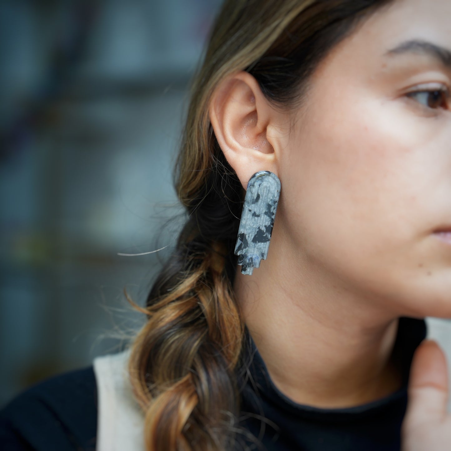 Aretes Única Tonos Grises