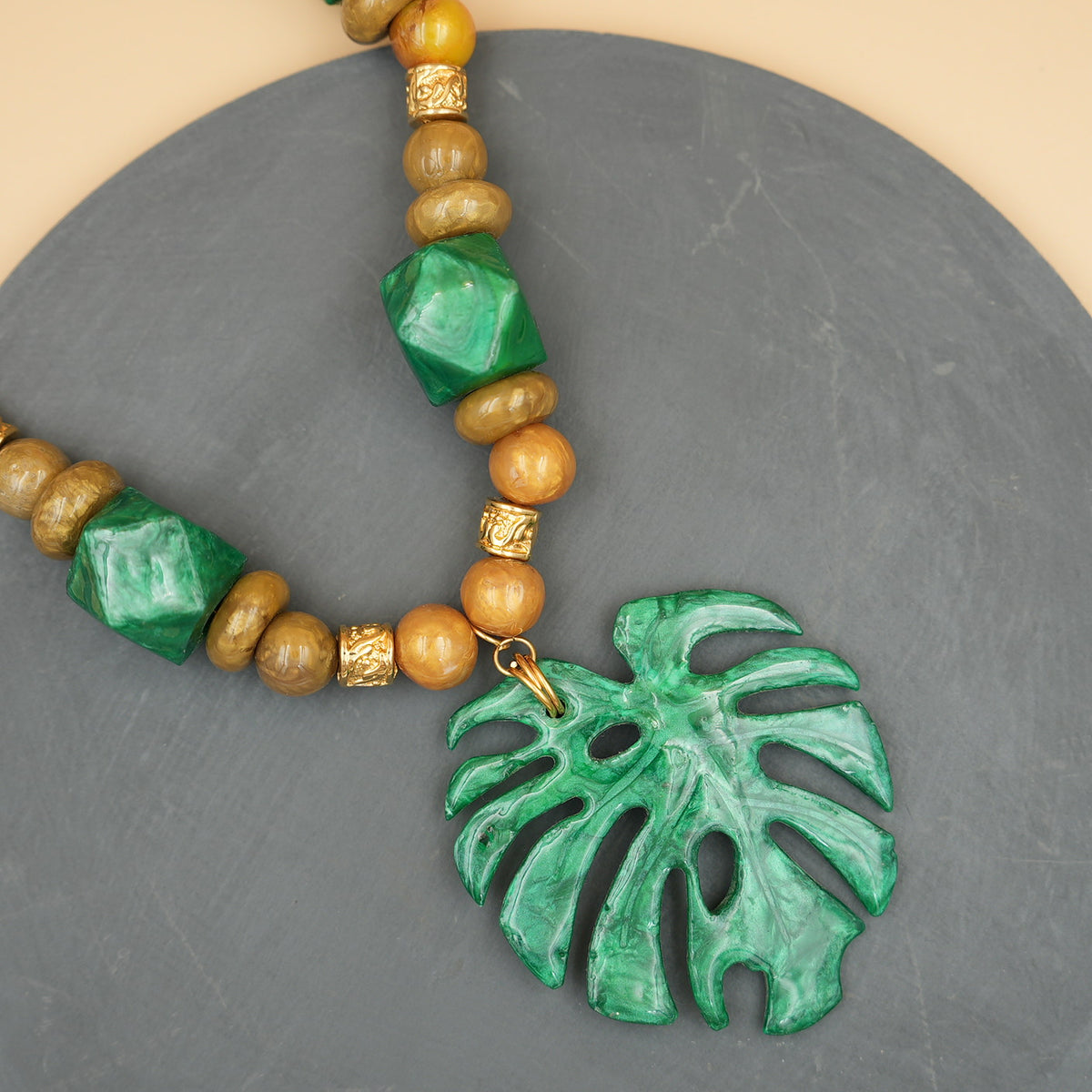 Collar Maxi Monstera
