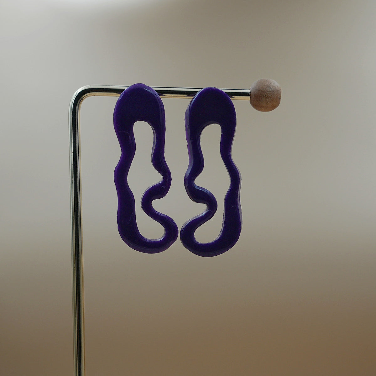 Maxi Aretes Raíz Morado