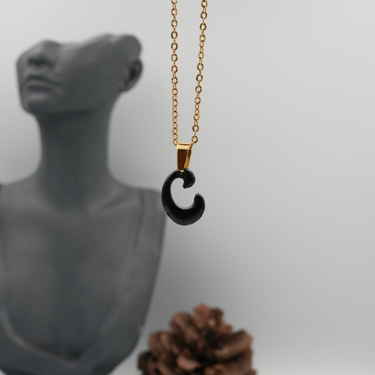 Collar Inicial (C)