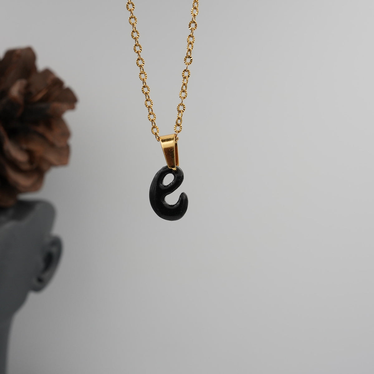 Collar Inicial (E)