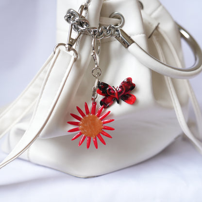 Llavero colgante Polilla Decorativa + Flor Gerbera