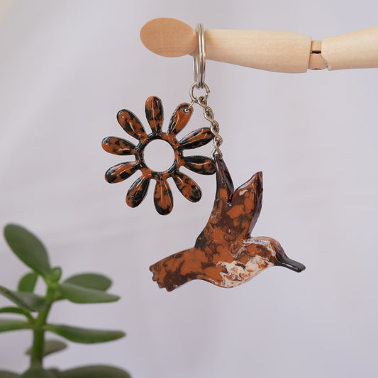 LLavero/Colgante Colibrí Inca bronceado + Asteráceas