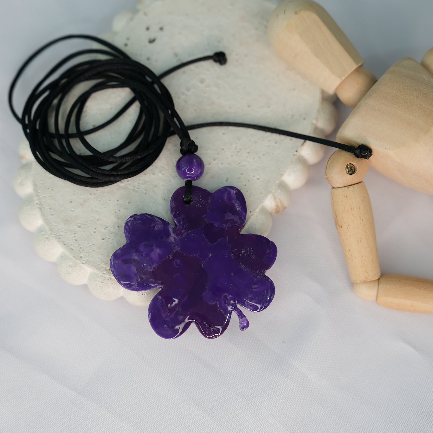 Collar Hilo Multiuso Maxi Hoja Trébol Morado