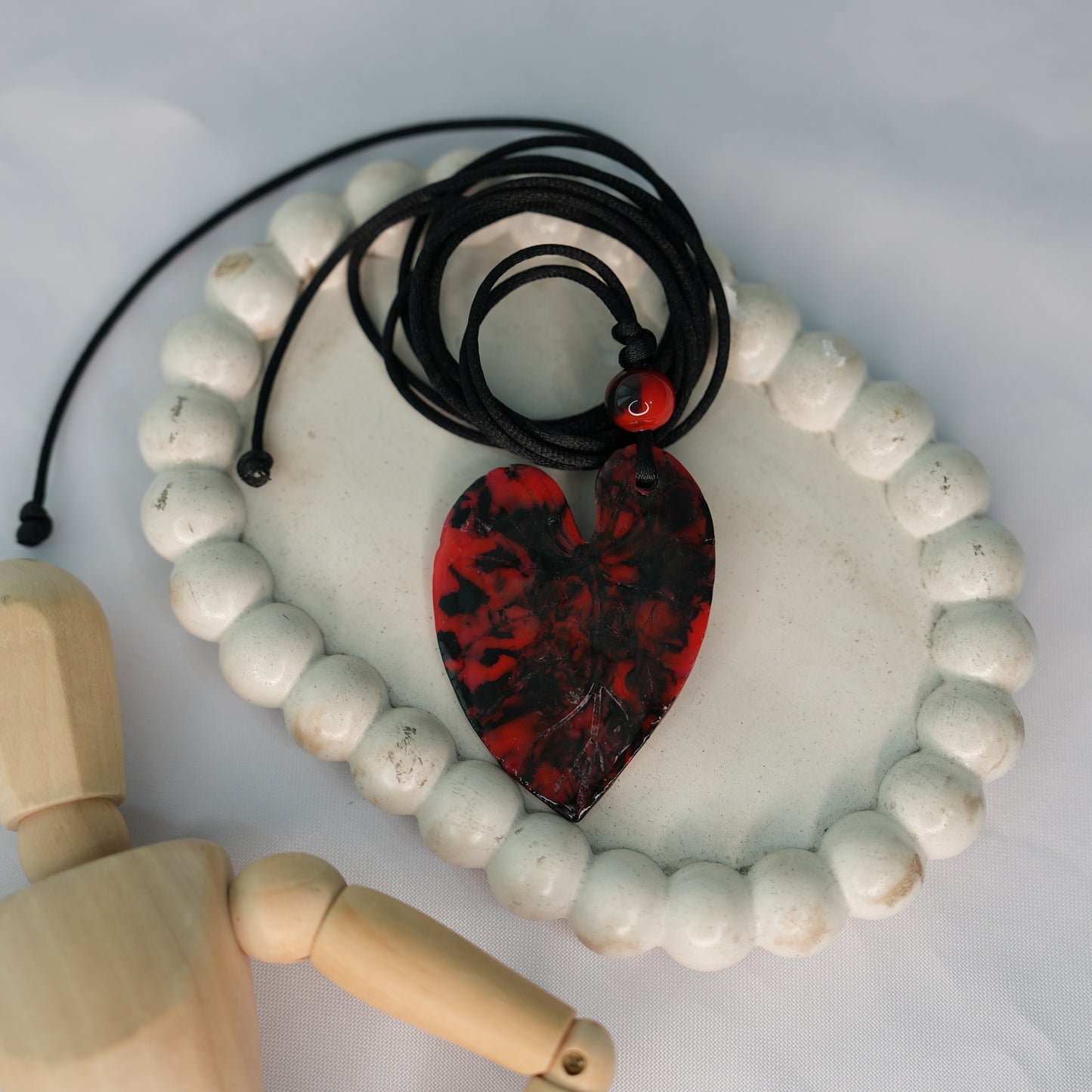 Collar Hilo Multiuso Maxi Hoja Rojo veteado con Negro